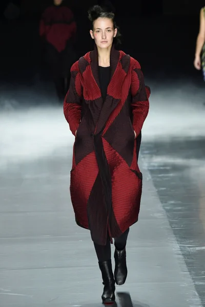 Look 15